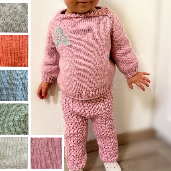 Strickset Pullover & Hose mit Namenbuchstabe für Baby/Kleinkind Personalisiert, Handgestrickt Strickpullover Strickhose Babystrick