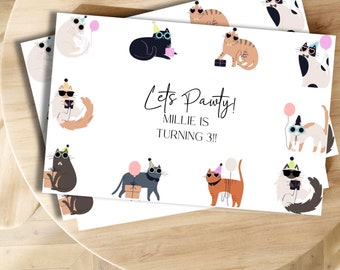 Könnte beinhalten: Eine weiße Karte mit einer Geburtstagseinladung für eine Katze namens Millie. Die Karte zeigt eine Cartoon-Illustration von Katzen, die Partyhüte und Sonnenbrillen tragen. Der Text auf der Karte lautet "Let's Pawty! Millie is turning 3!"