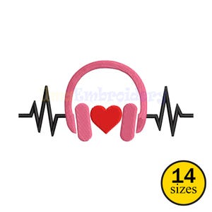 Op de afbeelding: Een roze koptelefoonontwerp met een rood hart in het midden, geïntegreerd in een zwarte hartslaglijn. Het ontwerp bevat de tekst "Mr Embroidery" en een gele cirkel met de tekst "14 sizes".