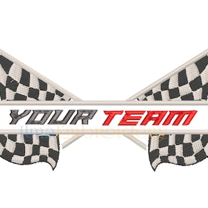 Może przedstawiać: Dwie czarno-białe szachownice skrzyżowane za białym banerem z tekstem "YOUR TEAM" w czerwonych i szarych literach.