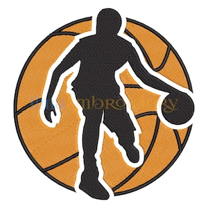 Può includere: Una silhouette nera di un giocatore di basket che palleggia una palla da basket, su uno sfondo di un grande pallone da basket arancione con linee nere.