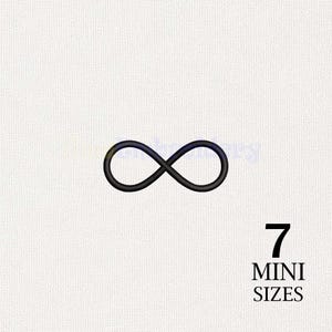 Puede incluir: Un diseño de bordado con el símbolo de infinito en negro centrado sobre un fondo de tela blanca. El texto 7 MINI SIZES está impreso en negro en la esquina inferior derecha. El diseño presenta una forma de bucle continuo con contorno negro.