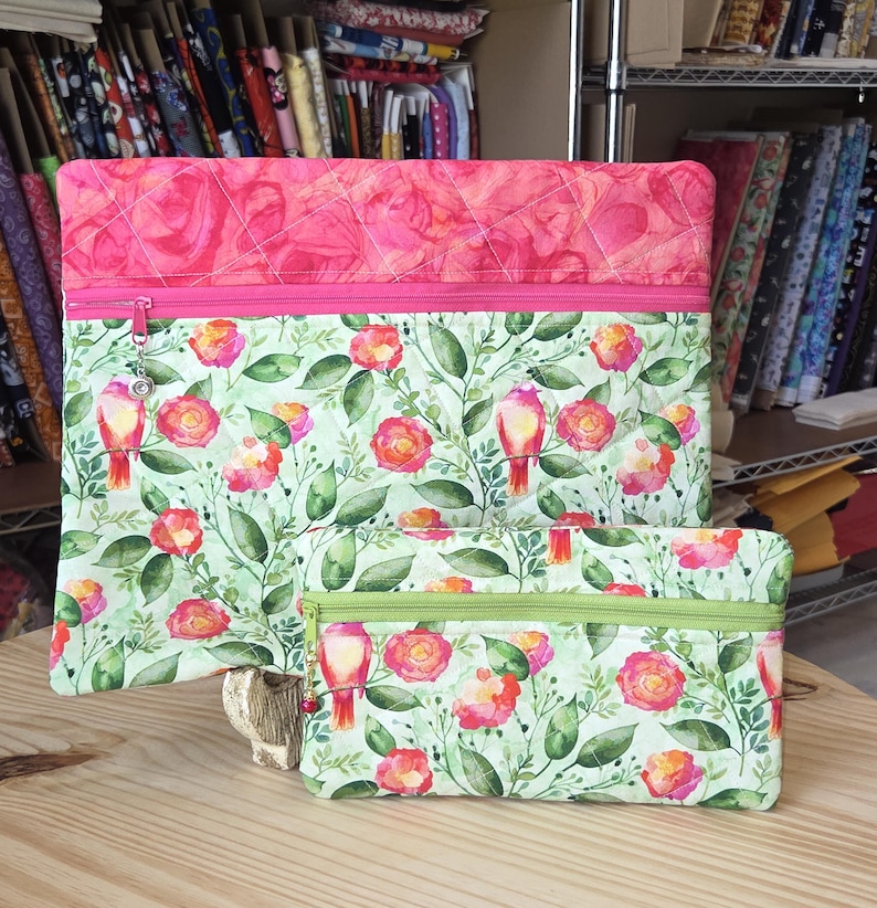 Kreuzstich gequiltete Projekttasche 13 Zoll x 11 Zoll Rosevine Whimsy Add Notions Bag