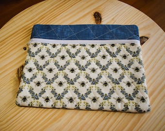 Bolsa acolchada para proyectos de punto de cruz / 28 x 33 cm - Abejas de jardín