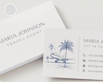 Może przedstawiać: Biała wizytówka z niebieskim tekstem, który na przodzie brzmi "MARIA JOHNSON TRAVEL AGENT". Na odwrocie wizytówki znajduje się niebieska ilustracja samolotu lecącego nad palmami i tekst "MARIA J GET IN TO" z danymi kontaktowymi poniżej.