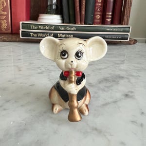 Vintage Ceramic Mouse Figurine with Clarinet – Big Eye Anthropomorphic Japan Style – 1950s Kitsch Animal Decor
