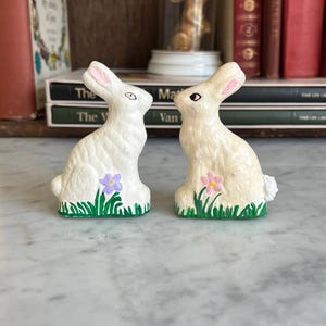 Vintage Ceramic Hand-Painted Unmarked Pair of Rabbits