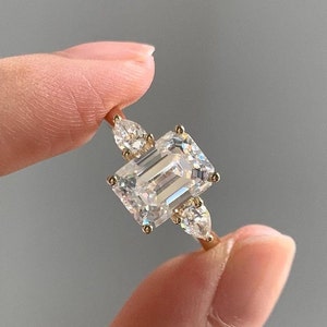 Emerald Cut Moissanite engagement Ring, 14k Solid Gold Trilogy Ring, Three Stone  Engagement Ring, Pear Moissanite Trinity Ring
