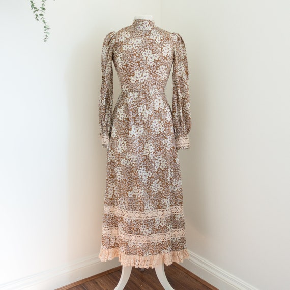 Vintage 1970s Prairie Cottagecore Maxi Dress by V… - image 2