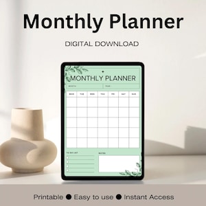 Puede incluir: Una tableta digital que muestra una plantilla de planificador mensual con un fondo verde menta. El texto "Monthly Planner" y "Digital Download" están en la parte superior. El planificador incluye secciones para el mes, el año y un calendario semanal. En la parte inferior dice "Printable", "Easy to use" e "Instant Access".