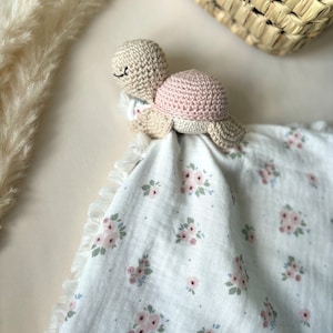 Doudou personnalisé tortue Céleste crochet Doudou personnalisé Doudou crochet Cadeau naissance Doudou bébé image 1