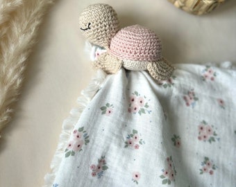 Doudou personnalisé tortue Céleste crochet - Doudou personnalisé - Doudou crochet - Cadeau naissance - Doudou bébé