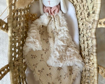 Doudou personnalisé lapin Léonie crochet - Doudou personnalisé - Doudou crochet - Cadeau naissance - Doudou bébé