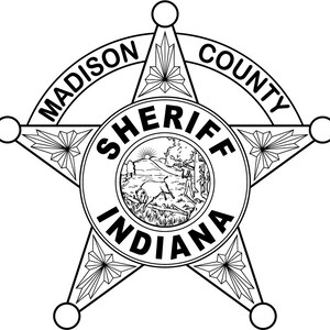 Op de afbeelding: Zwart-witte illustratie van een stervormig sheriff-badge met de woorden "Madison County Sheriff Indiana" rondom de rand.