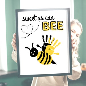 Sweet As Can Bee DIY Spaß Ostern Aktivität Baby Biene Fußabdruck Frühling Handwerk Baby DIY Karte Baby Kinder Handabdruck Hand Fuß Printable
