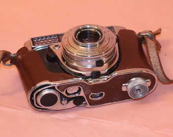 Kodak Retina IF Xenar 2.8/45 mm with leather case