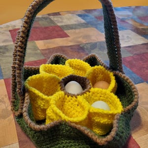 Crochet Egg Basket - Baker&#39;s Dozen Capacity - 13 Egg Pouches