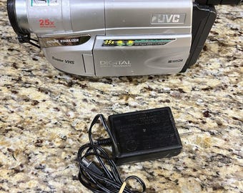 JVC GR-SXM37U SuperRead VHSC Videorecorder 25-facher Zoom mit Ladegerät