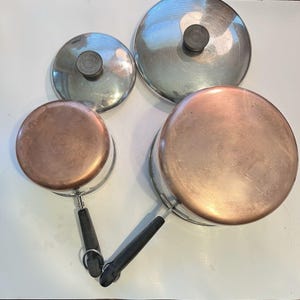Revere Ware 1801 Cacerola de 4 y 1 cuarto de galón con fondo revestido de cobre y tapa, vintage.