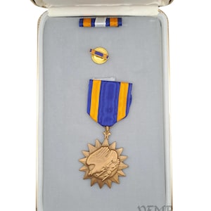 Air Medal with case