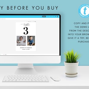 K&ouml;nnte beinhalten: Ein Computermonitor zeigt eine Hochzeitstisch-Nummernkarte mit der Nummer 3, zwei Fotos und Namen. Der Text "TRY BEFORE YOU BUY" steht oben. Der Text "COPY AND PASTE THE DEMO LINK" steht rechts. Eine kleine Topfpflanze steht auf dem Schreibtisch.