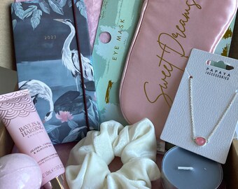 Birthday Love box/Girlfriend Present Box/bridal shower gift/Relaxing box/Care Packege for her/Pamper gift for fer/Pamper box/Self care box