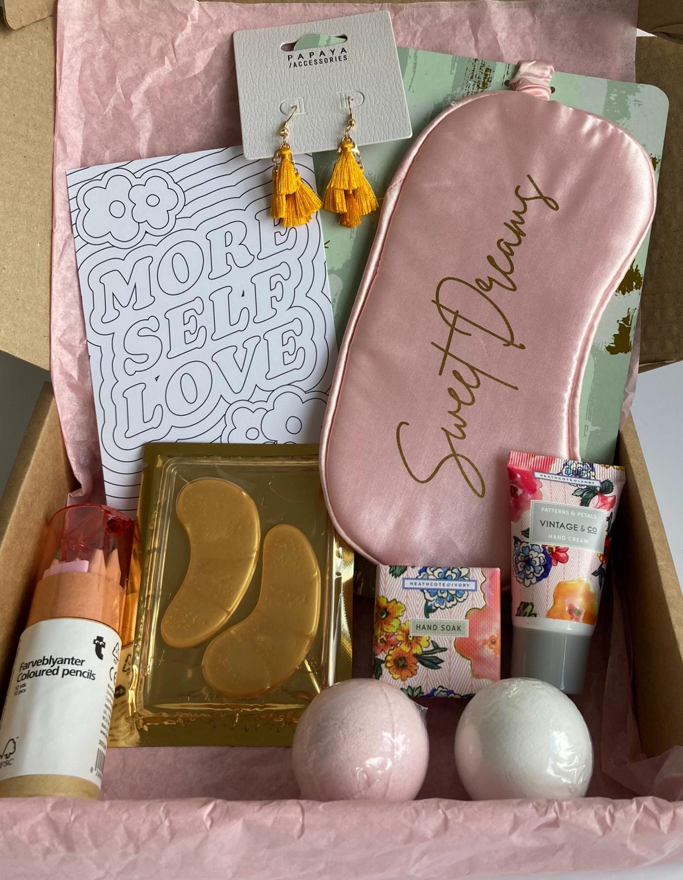 Pink Birthday box/Girlfriend Present Box/bridal shower gift/Relaxing box/Care Package for her/Pamper gift for fer/Pamper box/Self care box