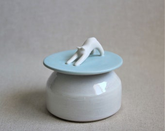 stretch kitty/ handmade ceramic jar/ cat container/ cat ingredient jar/ cat lover/stationary container with cat/unique gift for cat lover.