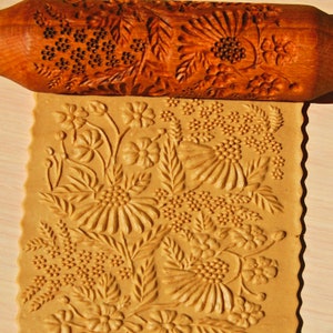 rolling pin with a pattern of chamomile flowers, a rolling pin for cookies