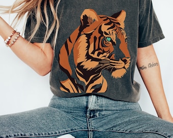 Tiger Shirt Comfort Colors Vintage, Oversized Tiger Tee Trendy Boho Tiger T-shirt Tiger Retro Graphic Shirt Wild Animal Tee Aesthetic Style