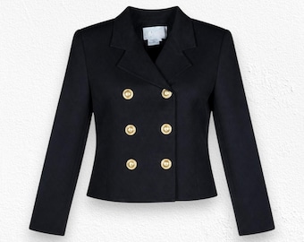Blazer cropped preto vintage dos anos 80 com botões dourados em formato de brasão.