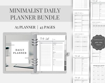 Può includere: Un set di planner giornalieri minimalisti in formato A5 con 43 pagine. Il set include un planner giornaliero, una lista di cose da fare settimanale, un planner di lavoro e pagine per le date importanti. Le pagine del planner sono in bianco e nero con un design semplice.