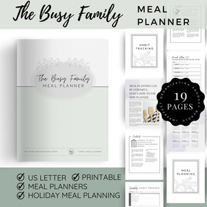 Pu&ograve; includere: Un planner di pasti stampabile con uno schema di colori verde e bianco. La copertina presenta il testo "The Busy Family Meal Planner". Il planner include 19 pagine con sezioni per il monitoraggio delle abitudini, la pianificazione dei pasti e la pianificazione dei pasti per le vacanze.