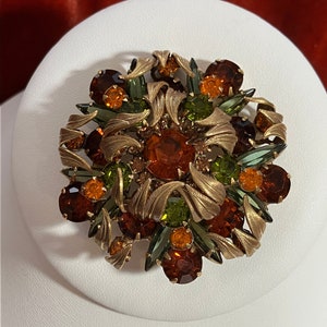 Juliana D&E Boekstuk, Venus Flames Broche in herfstkleuren