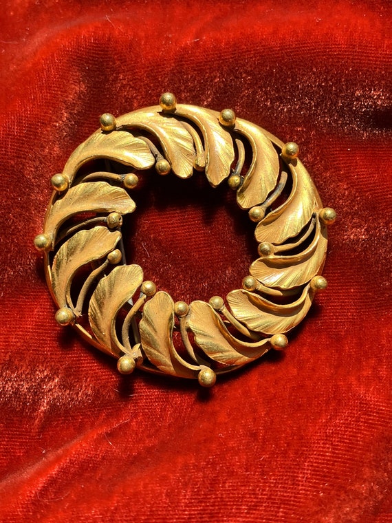 Early Joseff of Hollywood Wreath Brooch with 1940'