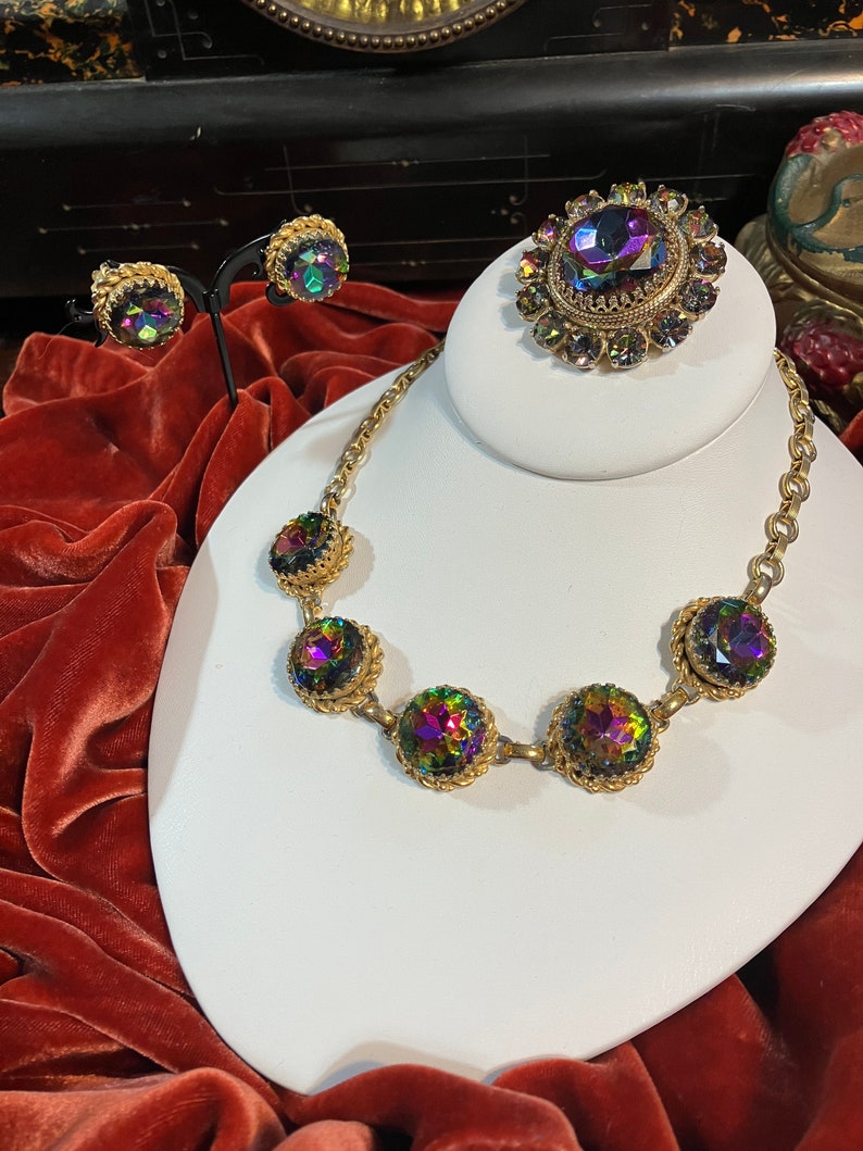 Schiaparelli Demi-Parure, Watermelon Headlight Necklace, Brooch & Earrings in Medium Vitrail image 2