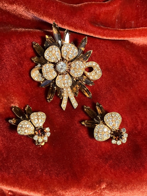 Lovely Midcentury Blossom Brooch & Earrings, Carne