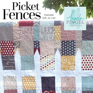 Può includere: Un modello di trapunta chiamato "Picket Fences" con una dimensione finita di 114,3 cm per 152,4 cm. La trapunta è realizzata con diversi tessuti con motivi e colori diversi, tra cui rosso, bianco, blu, giallo e grigio. La trapunta è progettata per assomigliare a una recinzione di paletti.