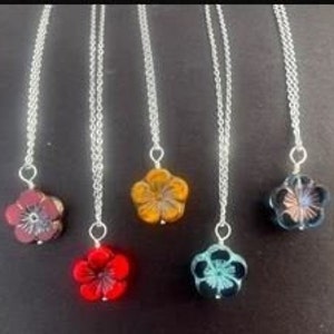 Large Hawaiian Flower Czech Bead Necklace