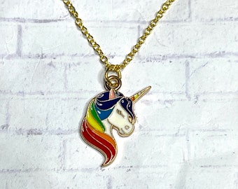 EVER FAITH Iniziale Collana da donna con unicorno, con ciondolo a forma di ipoallergenico, colore arcobaleno, idea regalo per figlia nipote, Smaltato