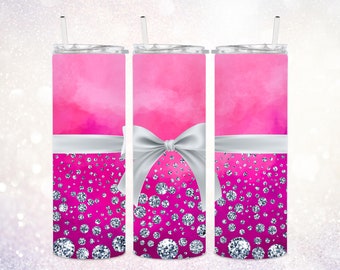Può includere: Tre bicchieri in acciaio inossidabile con sfondo acquerellato rosa e un fiocco argentato. Il fondo di ogni bicchiere è ricoperto di diamanti glitterati argentati.