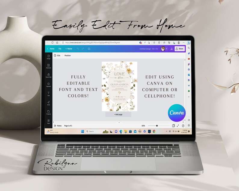 K&ouml;nnte beinhalten: Ein Laptop-Bildschirm zeigt eine Canva-Designvorlage f&uuml;r eine Hochzeitseinladung. Die Vorlage zeigt ein florales Design mit dem Text "LOVE in Bloom" und den Namen "Olivia Garcia" und "[Date]" in einer hellbraunen Schriftart. Der Text "EDIT USING CANVA ON COMPUTER OR CELLPHONE!" wird unterhalb der Vorlage angezeigt. Das Canva-Logo ist in der unteren rechten Ecke des Bildschirms sichtbar.