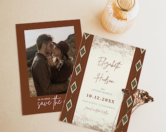 Könnte beinhalten: Zwei rechteckige Save-the-Date-Karten mit braunem Rand und Rautenmustern. Eine Karte zeigt ein Foto eines Paares, die andere den Text Elizabeth and Hudson are getting married 10.12.20XX in San Diego, California.
