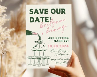 Może przedstawiać: Kremowa karta Save the Date z ciemnozielonym tekstem SAVE OUR DATE! i ARE GETTING MARRIED! oraz różowym tekstem pisanym brilynn + henry. Grafika przedstawia zieloną butelkę nalewającą szampana do wieży z kieliszków.