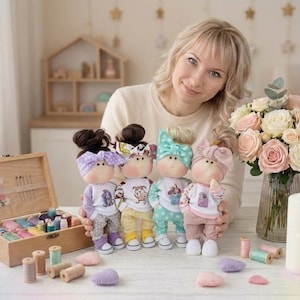 Patrón de costura en PDF para muñeca de trapo de 25 cm con paquete de vestuario completo