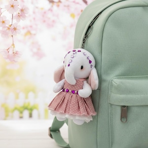 Wzór na breloczek z pluszowym słoniem, mini lalką, samouczek, brelok do kluczy DIY, akcesoria do torebek w formacie PDF