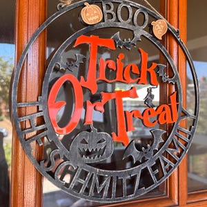 Letrero de Halloween personalizado para puerta - Letrero con nombre de familia - Regalo para profesores