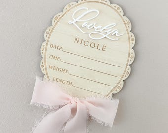 Letrero personalizado con datos de nacimiento para bebé niña / Letrero con el nombre de la recién nacida, decoración para la habitación del bebé, accesorio para fotos, anuncio de hospital, recuerdo con lazo de cinta.