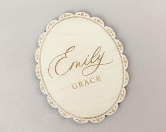 Letrero personalizado con el nombre de una niña / Letrero con el nombre de una recién nacida, decoración para la habitación del bebé, accesorio para fotos, anuncio de ingreso al hospital, recuerdo con lazo de cinta.
