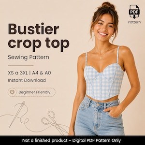 Op de afbeelding: Een vrouw draagt een lichtblauwe en witte geruite bustier crop top en een blauwe jeans. De afbeelding bevat de tekst "Bustier crop top Sewing Pattern XS a 3XL | A4 & A0 Instant Download Beginner Friendly". De afbeelding is een digitaal PDF-patroon.